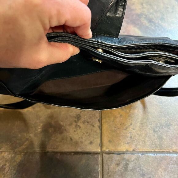 SAS Women’s Navy Leather Shoulder Purse - Picture 10 of 12